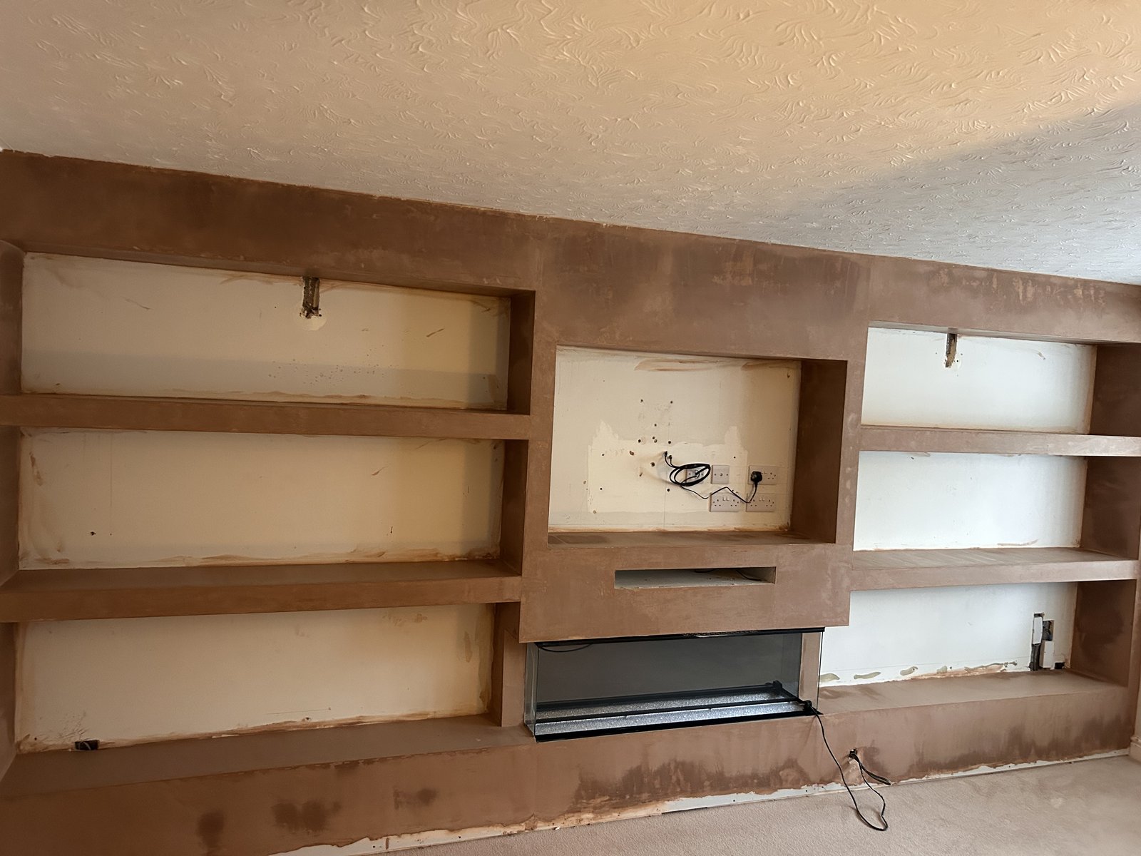 Media wall skimmed finish with media opening